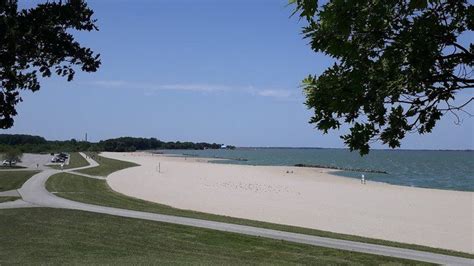 5 Lake Erie Beaches In Ohio Thatll Make You Feel Like Youre At The