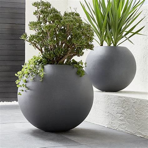 20 Large Round Outdoor Planters Homyhomee