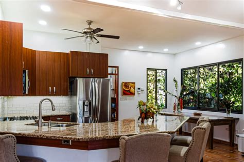 These interior design experts explain how the concept of painting your ceiling can elevate your home's design. Room Ceiling Pictures | Download Free Images on Unsplash