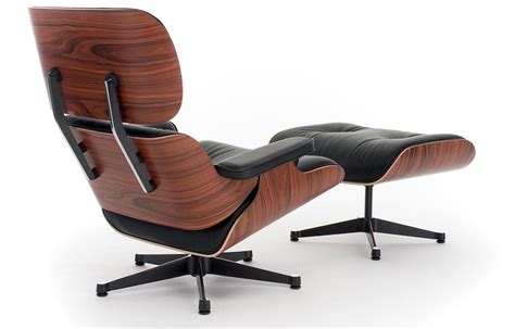 The organic chair is a comfortable small reading chair and was made in 1940 as a contribution to the new york moma's organic the first were chairs such as eames' famous plastic armchair or saarinen's tulip chair. Eames Lounge Chair (1956) - Vitra | Info en verkooppunten
