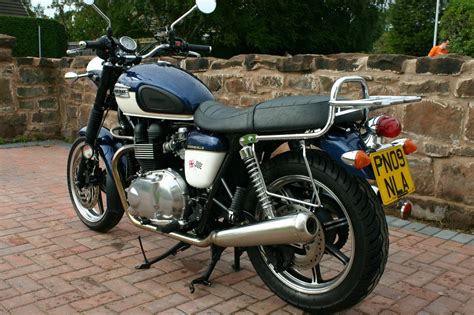 Introduced in the late fifties, the first model received tremendous response from the buyers and the 650 cc engine generated a lot of anticipation prior to. 2009 TRIUMPH BONNEVILLE 865 BLUE/WHITE
