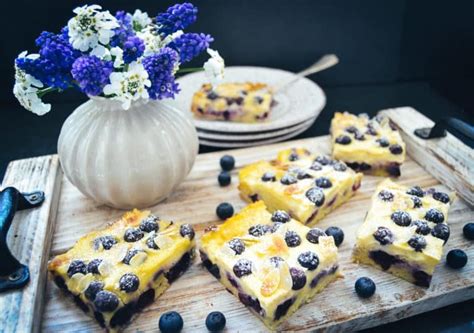 Einfacher Blechkuchen mit Schmand und Blaubeeren Rezept