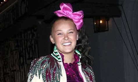 Heres Why Jojo Siwa Fans Think She Came Out As Queer Jojo Siwa