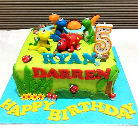 You only need to click on the picture you like. Oven Creations: Happy 5th Birthday Darren and Ryan