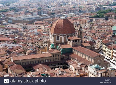 San lorenzo is a city in the south of the province of santa fe, argentina, located 23 km north of rosario, on the western shore of the paran. Ein Blick auf die Medici-Kapelle und die Basilika von San ...