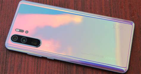 The huawei p30 pro is slippy yes but very well designed and lovely to look at 4. هواوي p30 pro .. مواصفات وسعر ومراجعة Huawei P30 Pro ...