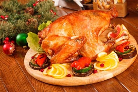 Puedes decorar el plato con manzanas troceadas, frutos de esta forma, hay más de una manera de adobar el pavo, todo es cuestión de probar el aderezo para pavo al horno que más te llame la atención y. Receta de pavo al horno peruano - Unareceta.com