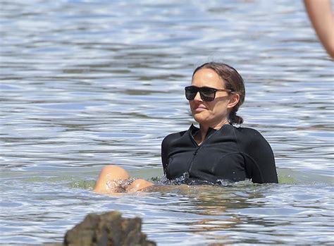 Natalie Portman Sexy In Bikini Top On The Beach In Byron Bay Hot