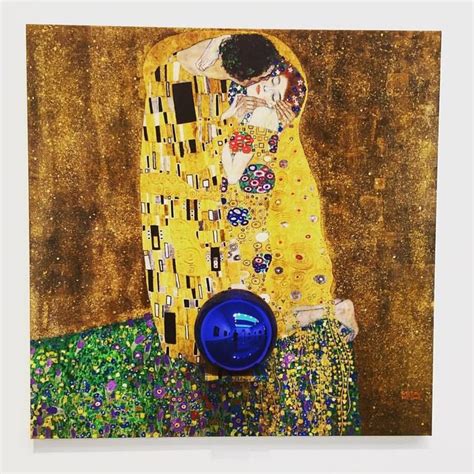 Jeff Koons Gazing Ball Reinterpretation Of Gustav Klimts The Kiss