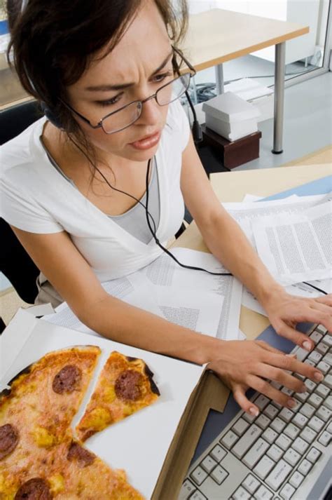 5 Reasons Not To Eat Lunch At Your Desk Popsugar Fitness
