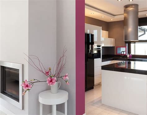 El apartamento tiene cinco habitaciones, una cocina y dos baños. Cómo combinar colores con la decoración - The Home Depot Blog