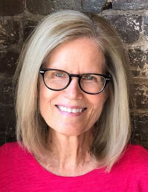 25 best hairstyles for older women who wear glasses