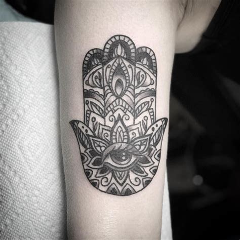 Plain or simple hamsa tattoo 155+ Hamsa Tattoo Ideas That Pop! (with Meaning ...