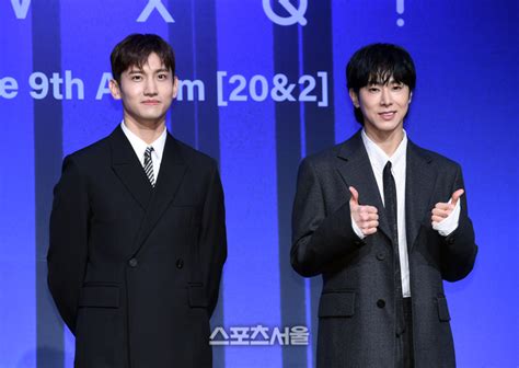 포토 데뷔 20주년 맞은 동방신기