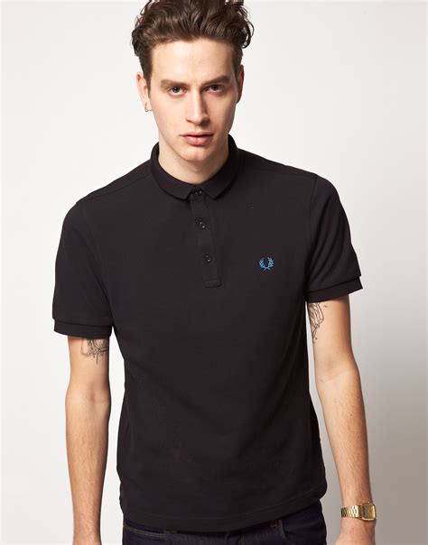 The english professional has won a the fred perry shirt was presented for the first time at wimbledon in 1952, and the polo was an immediate success. Fred Perry Fred Perry Hidden Pop Polo Shirt in Black for ...