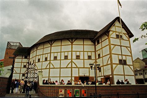 041 Showtime At The New Globe Theatre London England Glenn Gilbert