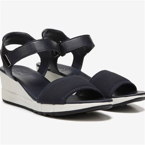 10 Best Wedge Sandals For Wide Feet 2018 The Strategist New York