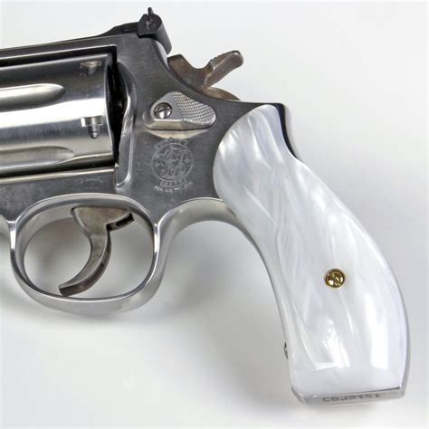 Ultra Pearl Sandw N Frame Round Butt Revolver Grips