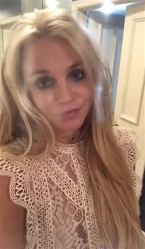 Britney Spears Suffers Huge Photoshop Fail As She Appears To Slim Down Waist In New Selfie Ok