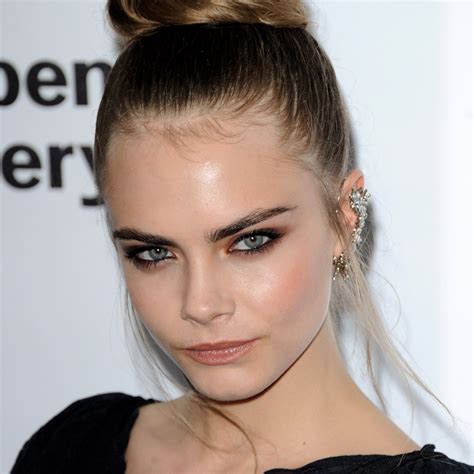 Whether it's those gorgeous thick brows or her quirky personality, cara delevingne can do no wrong. Cara Delevingne's Brown Smoky Eye | Countdown to NYE: 10 ...