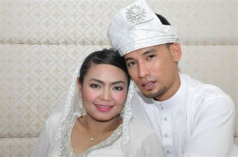 Emma maembong jadi perhatian selepas kongsi video anak dan suami. Siti Saerah Bersalin Selepas Empat Bulan Berkahwin ...