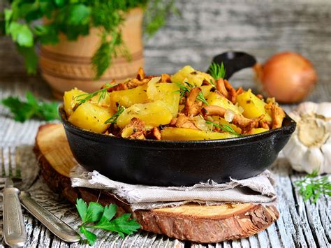 Recette Poêlée pommes de terre aux girolles et chanterelles