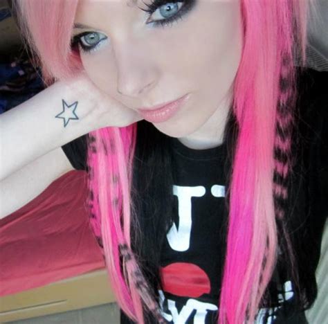 Ira Vampira Scene Queen Emo Girl Pink Black Hair Sitemodel Make Up Germany Blue Eyes