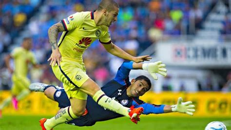 América le gana a Cruz Azul 2 0 y Sergio Bueno tiene un pie y medio