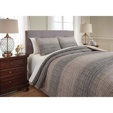 The comforter and shams (1 in twin/twinxl) flaunts bright colors and an asymmetrical floral print to. Q331003q Ashley Furniture Bedding Comforter Queen Duvet ...