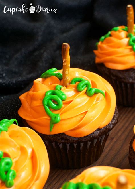 Pagesotherbrandwebsiteallrecipes uk & irelandvideoshow to decorate halloween cupcakes. Easy Halloween Cupcakes Ideas - 25 Easy Ideas to try