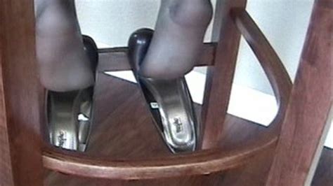 Barstool Shoeplay With Rht Stockings Part 2 Shoeplayer Clips4sale