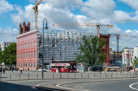 Die börse berlin ag (vormals berliner wertpapierbörse) ist eine regionalbörse in berlin, deren eigentümer die tradegate exchange gmbh ist. Berliner Bauakademie im Wiederaufbau | Wiederaufbau, Bau ...