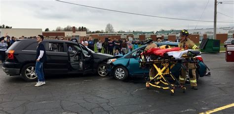 Mock Car Accident Reminds Students To Stay Safe For Prom Geauga