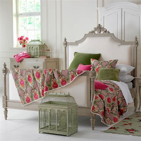 Purple chesterfield, pale grey walls and accessories in damson and deep red with hints of darker grey. The Most Beautiful Beds In The World ♥ Най-красивите легла ...