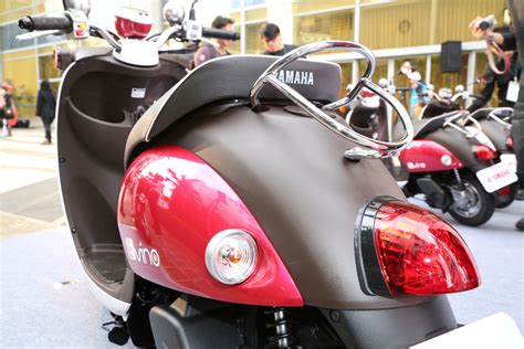 The first iteration of the vino to hit the usa and canada was the yj50 model. 2015 Yamaha E-Vino, Retro Style Electric Scooter from ...