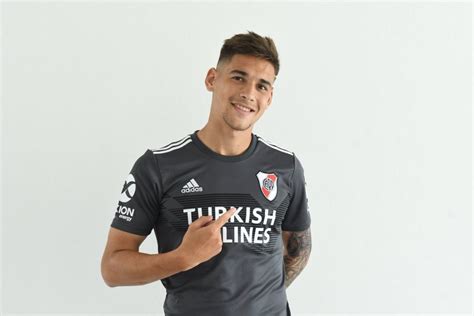 Hoy debutó martínez quarta con la fiorentina. Martínez Quarta organiza una rifa solidaria para colaborar ...