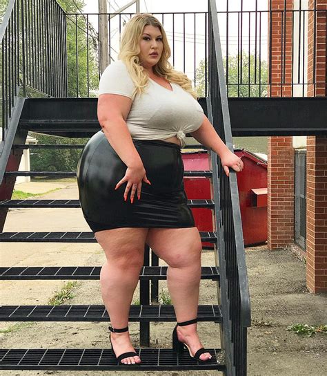 Plus Size Model Lyndsay Patricia Aka PlusSizeBarbiiee The Curvy List