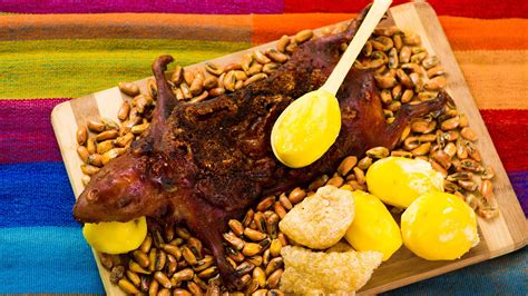 El Cuy Asado Con Patatas Una Receta De Los Ind Genas Ecuatorianos Asado Gastronomia Carne Asada