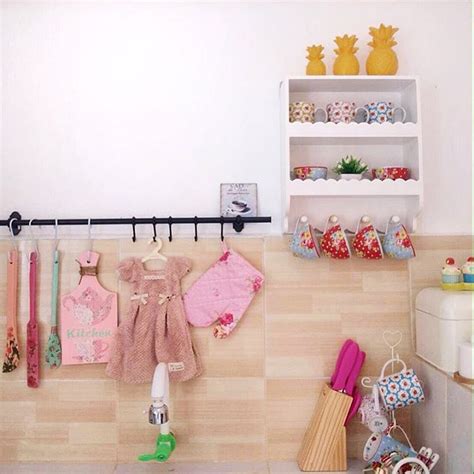 Dapur shabby chic sederhana ingin memiliki dapur yang cantik namun dana terbatas, ruangan yang kecil, tidak perlu khawatir, anda dituntut untuk lebih kreatif dalam menata furnitur anda agar terlihat nah, tidak hanya di ruang tamu atau kamar tidur, desain shabby chic juga cocok diterapkan di dapur. Ciptakan Rumah Mungil Menjadi Sahabby Chic Cantik ...