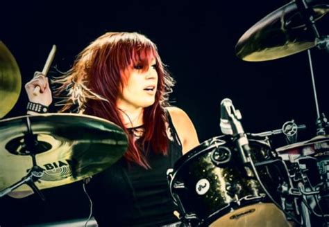 Skilletourhero Female Drummer Jen Ledger Face The Music