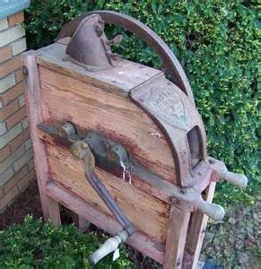 This type hand corn sheller has high shelling rate and low breakage rate,that is why our customers highly praised this machine. Corn Sheller- Used a machine like this at my grandfather's ...