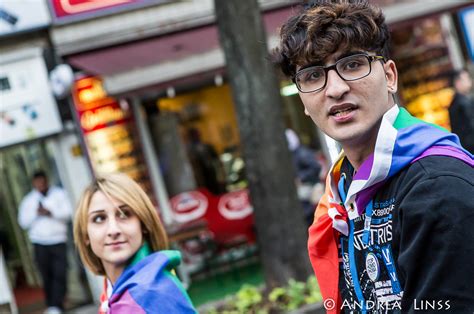 Das teilte der sender am donnerstag auf. Demo durch Neukölln gegen Homophobie & für mehr Toleranz u ...
