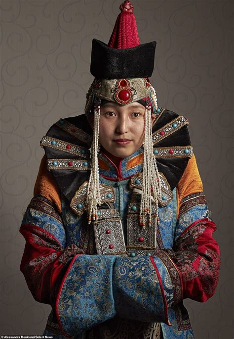 Vẻ đẹp Mông Cổ Qua Trang Phục Truyền Thống Thời Trang Việt Giải Trí