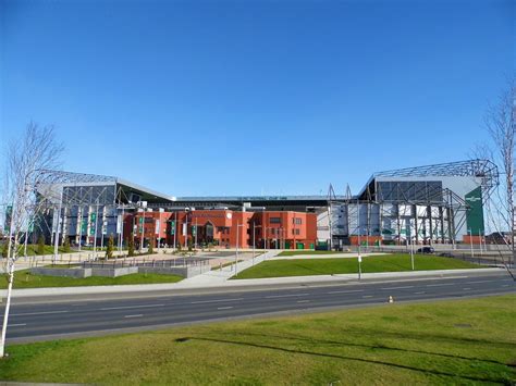 Le celtic park est un stade de football, situé à glasgow (), résidence du celtic fc depuis 1892.il peut accueillir 60 857 spectateurs. Celtic Park (Parkhead) - StadiumDB.com