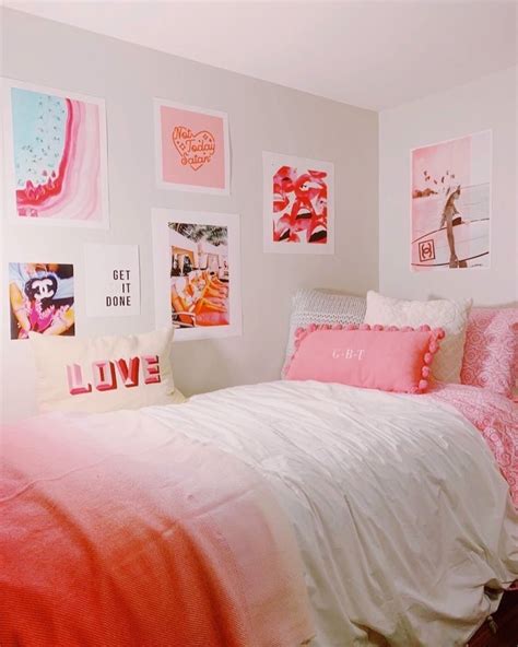 You need it to nail that classic style. Pin by 🏳️‍🌈 ava 🏳️‍🌈 on room inspo | Preppy room, College dorm room decor, Dorm room decor