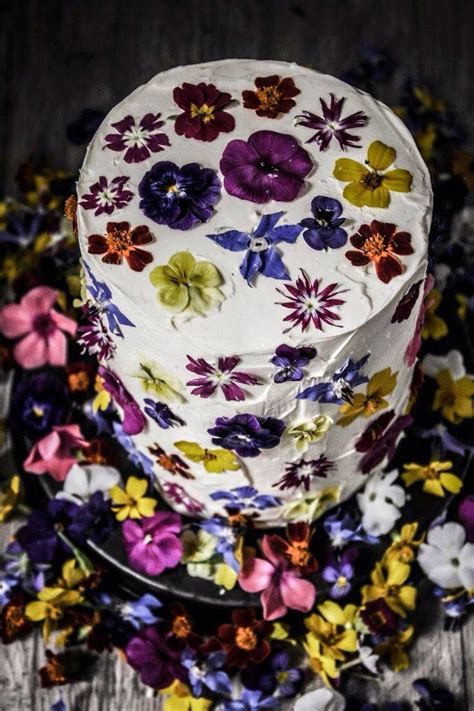 If there is one florist who has fresh flowers, efficient delivery services & excellent customer service all in one, it is floristique ✔️. Fresh edible pansies flowers | Vegan wedding cake, Edible ...
