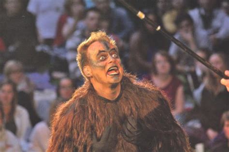 Man breitet seine picknickdecke aus im amphitheater , geniesst mitgebrachte speisen und leckere getränke, und wenn es dunkel wird, kommen die schauspieler und spielen. München · Sommertheater präsentiert »Der Sturm« von ...