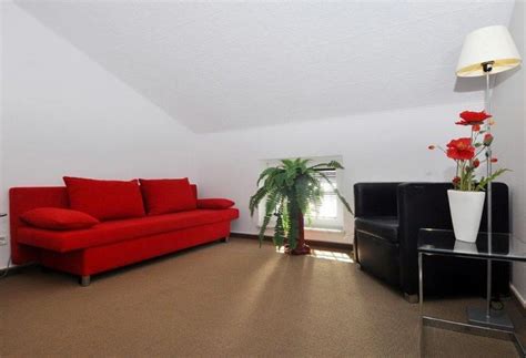 Nachdem sie bei haus beate geklingelt haben, werden sie von unserer netten charmanten empfangsdame begrüßt. Haus Beate, Bordell in Neumarkt in der Oberpfalz