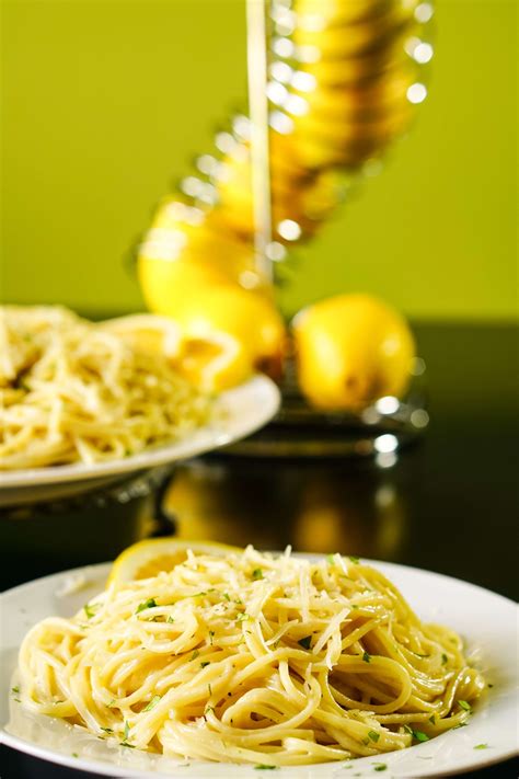 This deliciously creamy lemon chicken pasta is a great weeknight dinner that even the kids will love. Lemon Pasta | Recipe | Food recipes, Lemon pasta, Lemon ...
