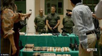 Horacio carrillo, známý jako plukovník carrillo (v originále colonel carrillo), byl kolumbijským plukovníkem a prvním velitelem policejní skupiny bloque de búsqueda v seriálu narcos, vytvořeného netflixem. Netflix releases trailer for season 2 of the hit drama ...